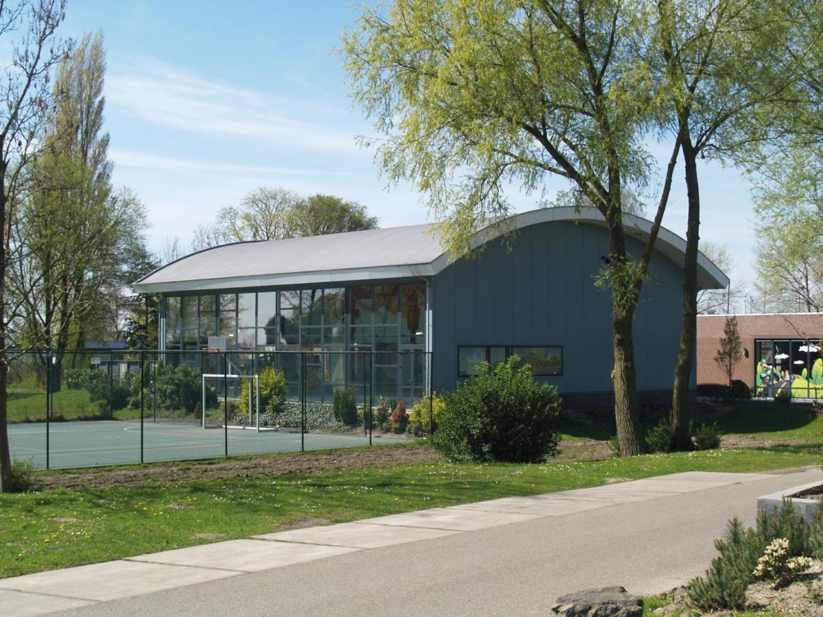 Hotel EuroParcs De Biesbosch Willemsdorp Exterior foto