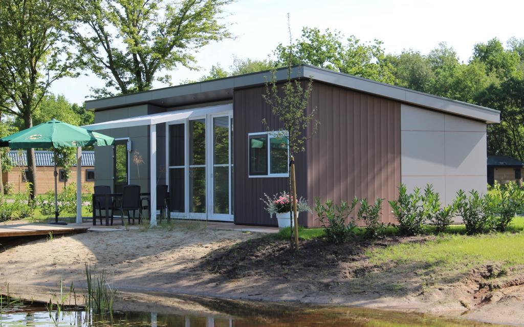Hotel EuroParcs De Biesbosch Willemsdorp Exterior foto