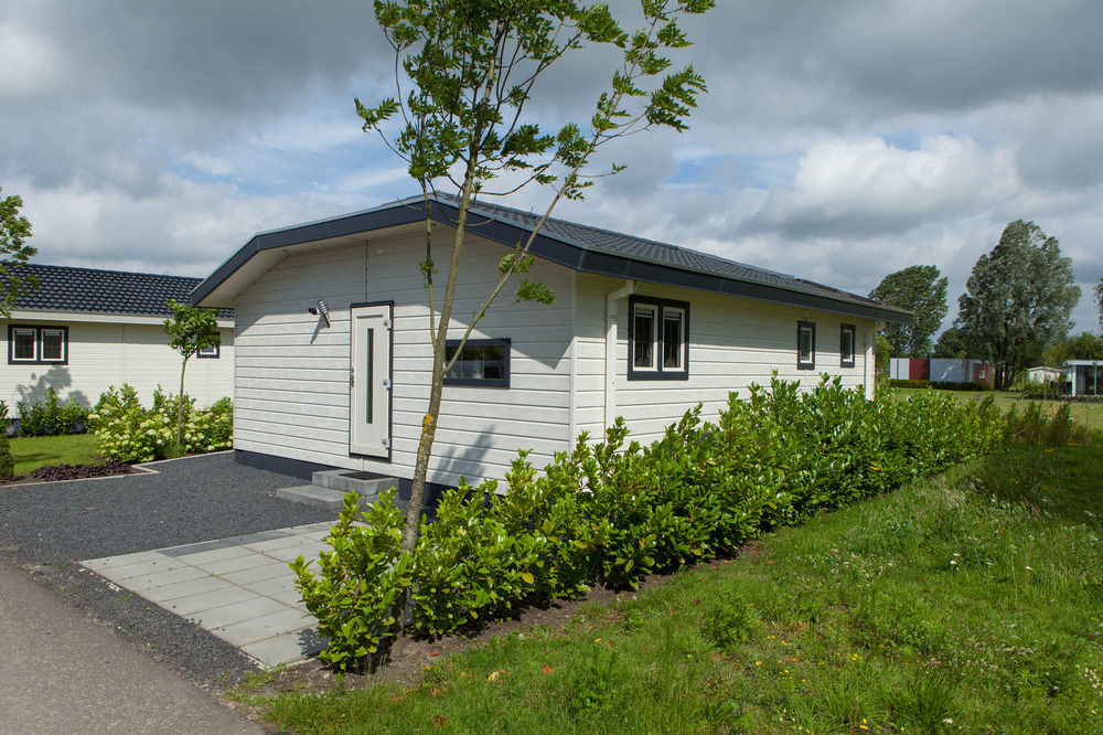 Hotel EuroParcs De Biesbosch Willemsdorp Exterior foto