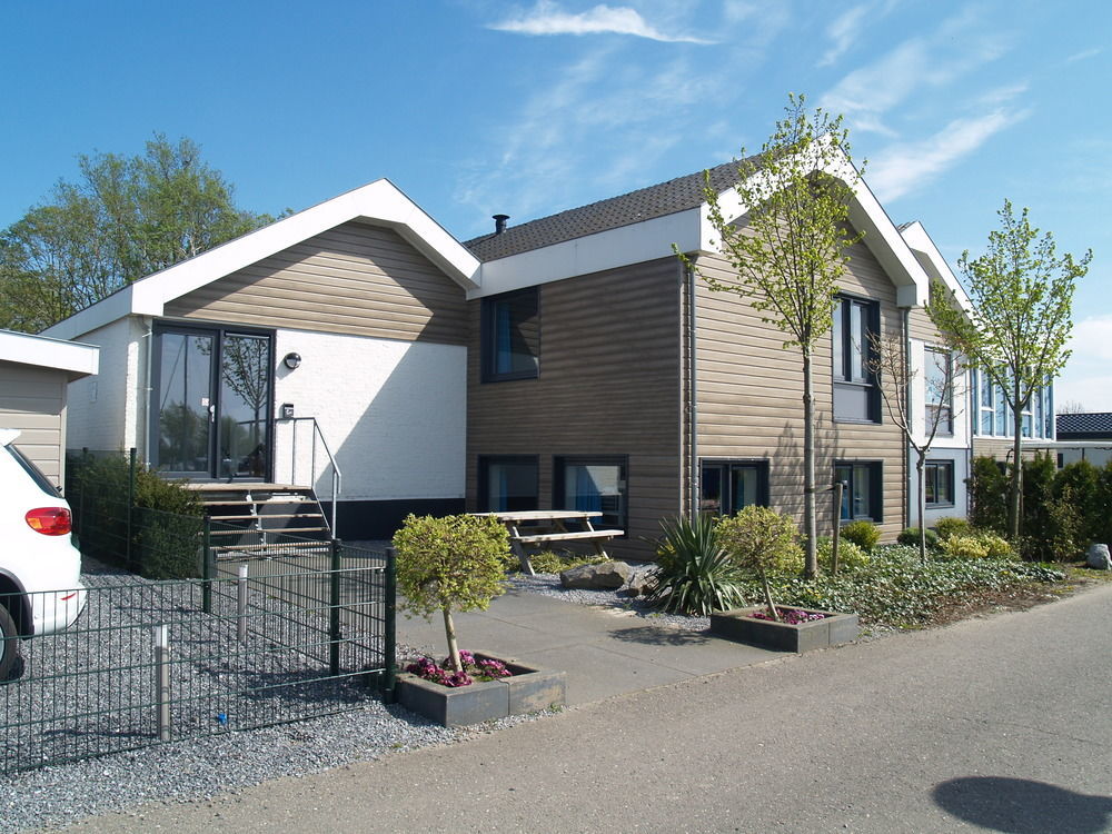 Hotel EuroParcs De Biesbosch Willemsdorp Exterior foto