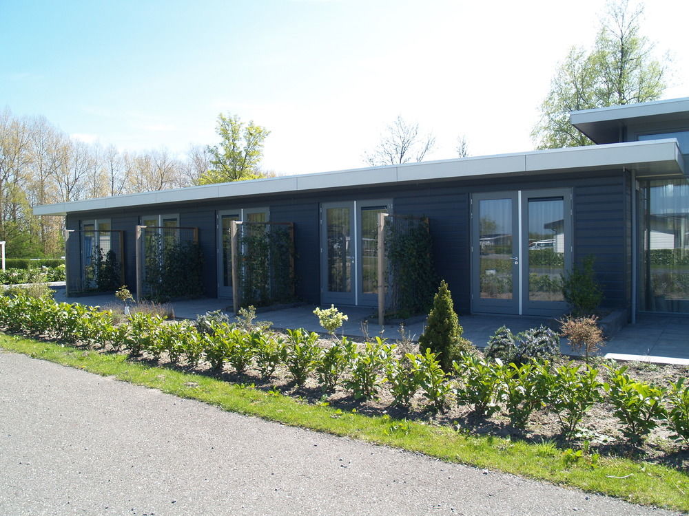 Hotel EuroParcs De Biesbosch Willemsdorp Exterior foto