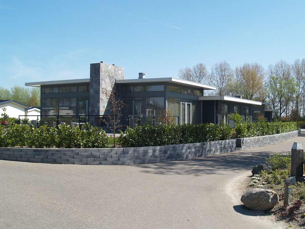 Hotel EuroParcs De Biesbosch Willemsdorp Exterior foto