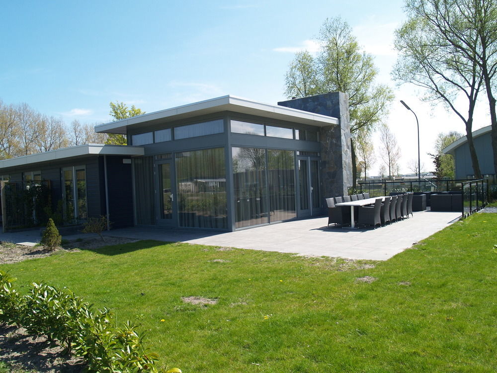 Hotel EuroParcs De Biesbosch Willemsdorp Exterior foto
