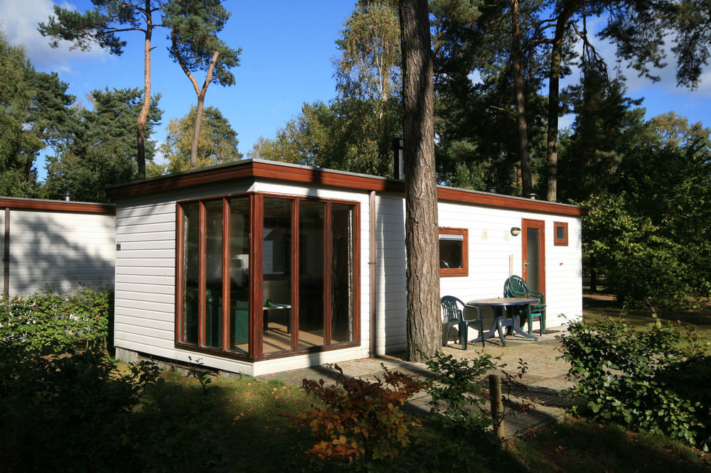 Hotel EuroParcs De Biesbosch Willemsdorp Exterior foto