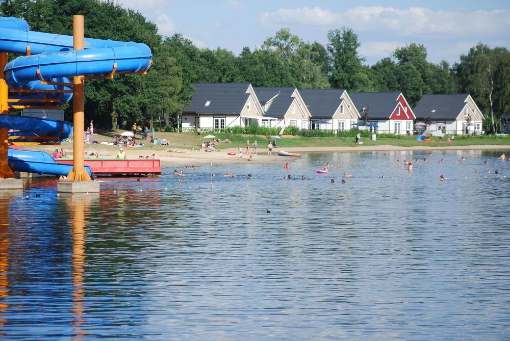 Hotel EuroParcs De Biesbosch Willemsdorp Exterior foto