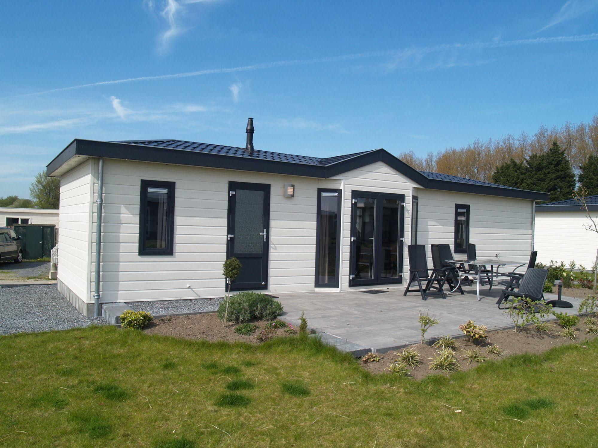 Hotel EuroParcs De Biesbosch Willemsdorp Exterior foto