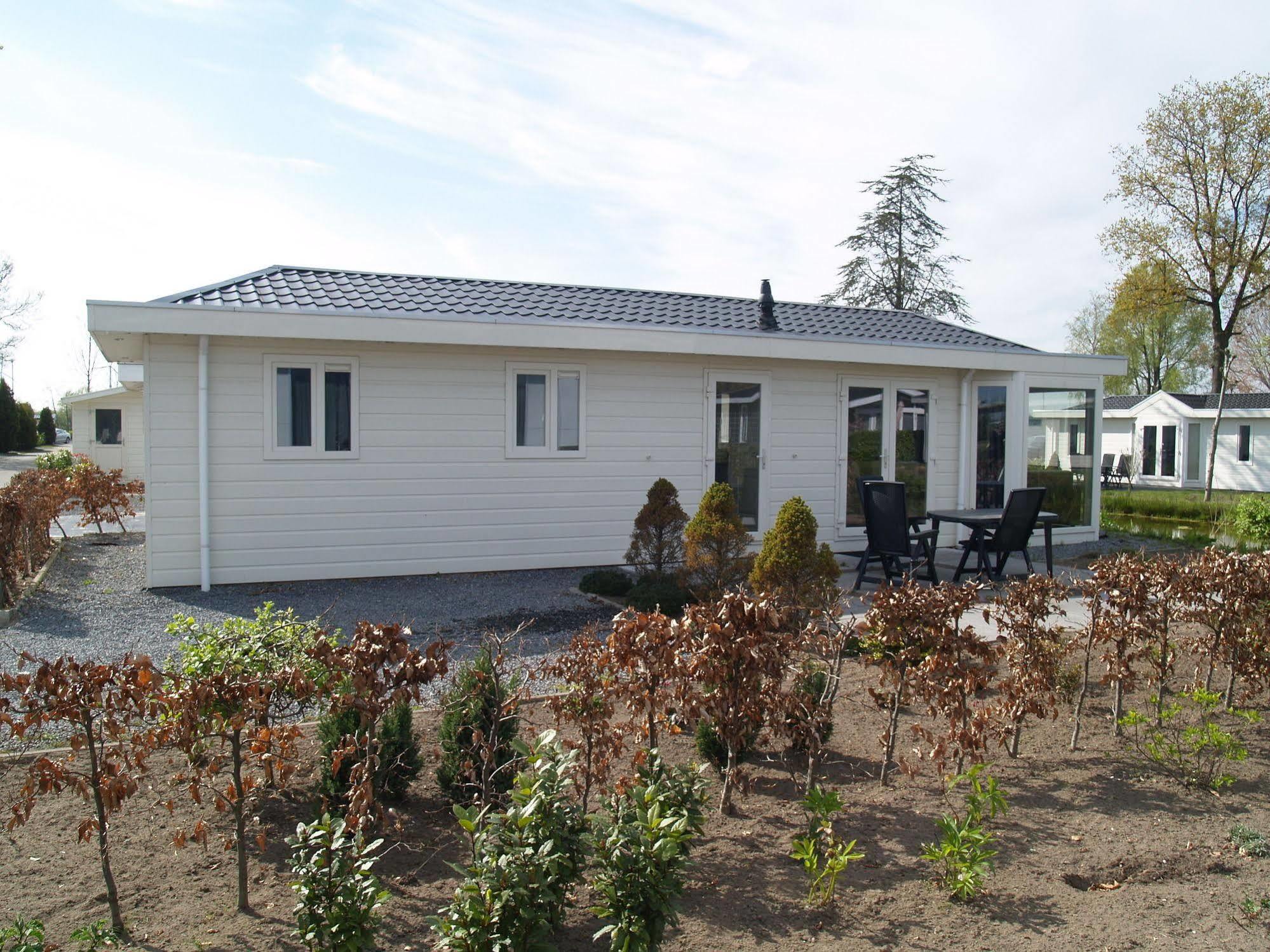 Hotel EuroParcs De Biesbosch Willemsdorp Exterior foto