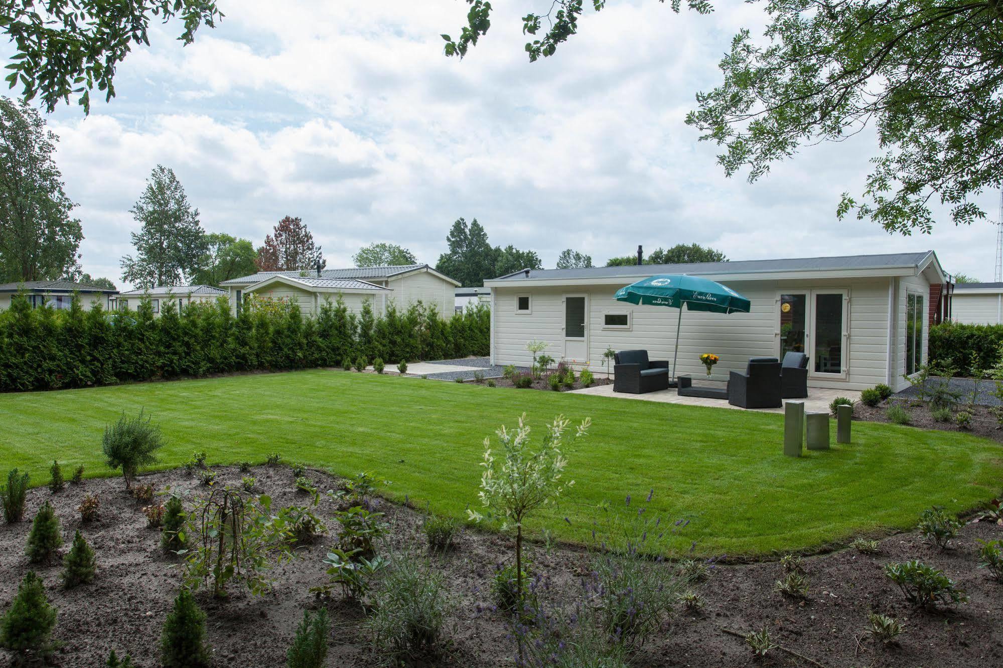 Hotel EuroParcs De Biesbosch Willemsdorp Exterior foto